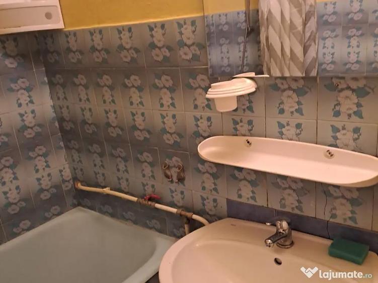 dau inchirie o camera cu loc de gatit si baie la casa cu intrare separata - 6