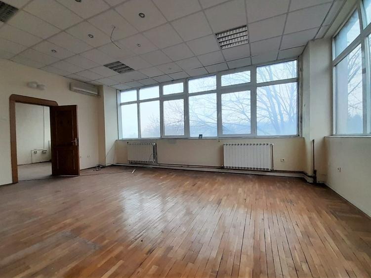 Cladire mixta / Loc. Fieni / zona centrala / D+P+1, / 828 mp / comision 0% - 4