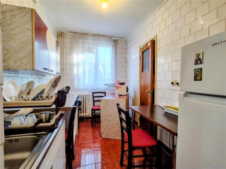 Apartament cu 3 camere semidecomandat în Titan