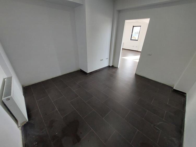 Spatiu Comercial de Inchiriat - Stradal - 4 locuri de parcare - Zona Cristalului - 4