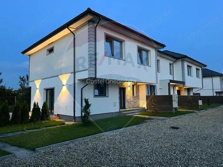 Casa / Vila triplex cu 4 camere de vanzare Corbeanca