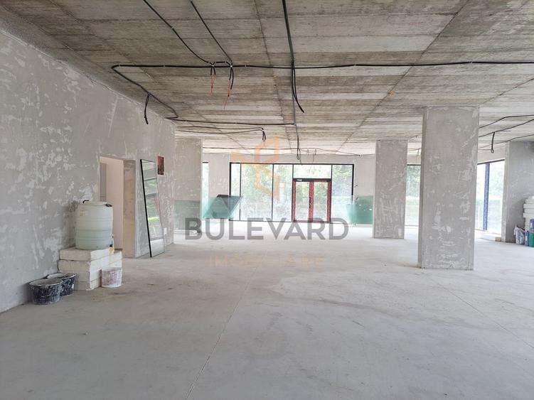 Cladire comerciala situata la drum intens circulat, 1365 mp utili + 20 parcari - 12