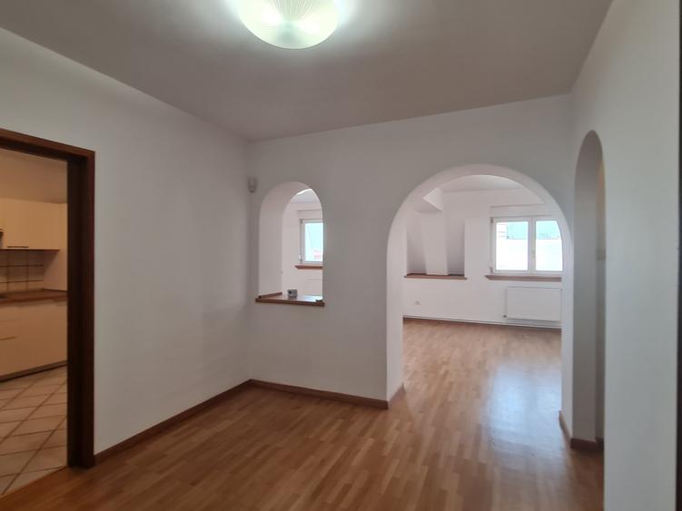 Birou zona Aviatorilor - parcare - 7