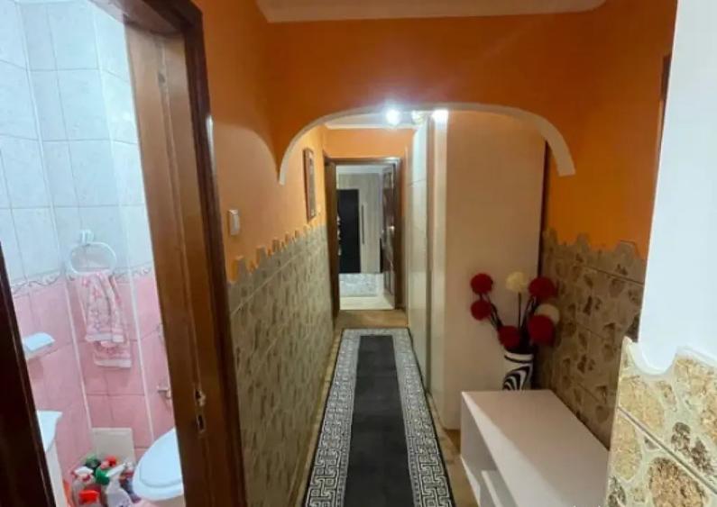 Apartament cu 3 Camere Decomandate-Parter Zona Burdujeni-Cuza Voda 2 - 3