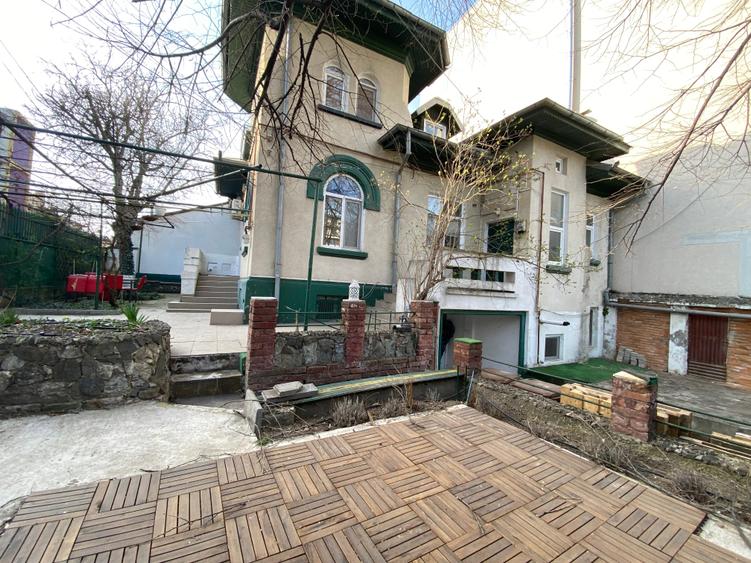 Floreasca Vila D+P+E 8 camere 300 mp - 1