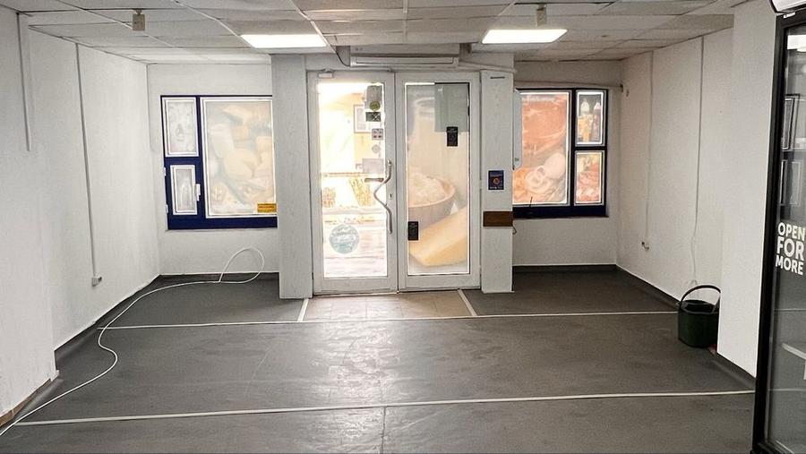 Casa de Chirpic pentru locuit sau Spatiu Comercial 95 mp utili / 131 mp construiti si curte 293 mp, com Lumina, str Mare 169 vis a vis de primarie - 1