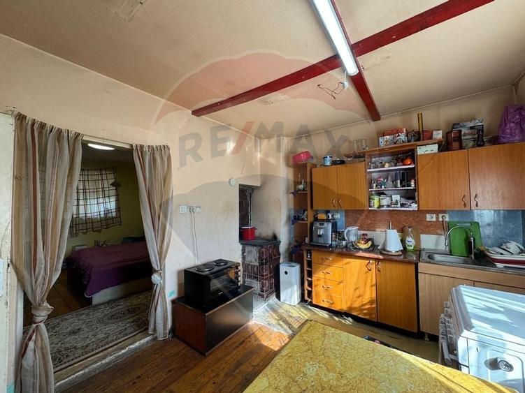 Oportunitate- 381 mp teren/ casa -str. Padurii(acces rapid la A1) - 9