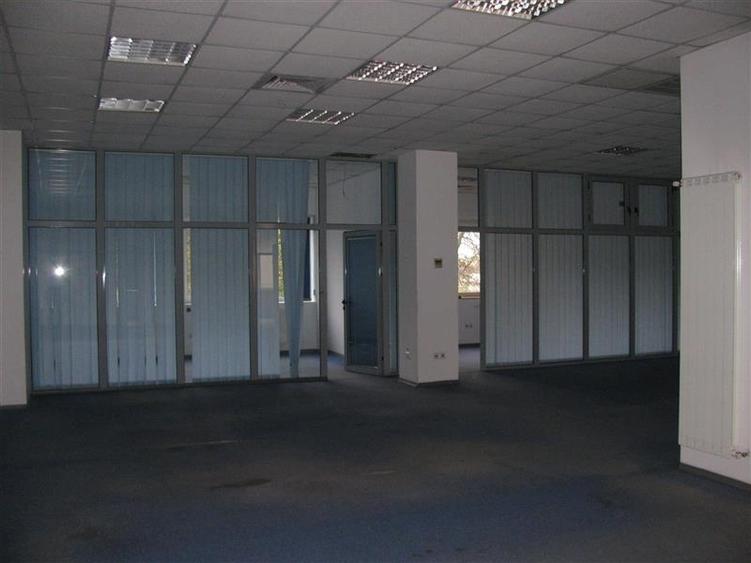 Vanzare cladire de  birouri in zona linistita - 11