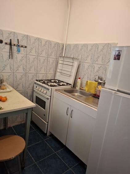 Titan, metrou Costin Georgian, etaj 7/10, libera - 2