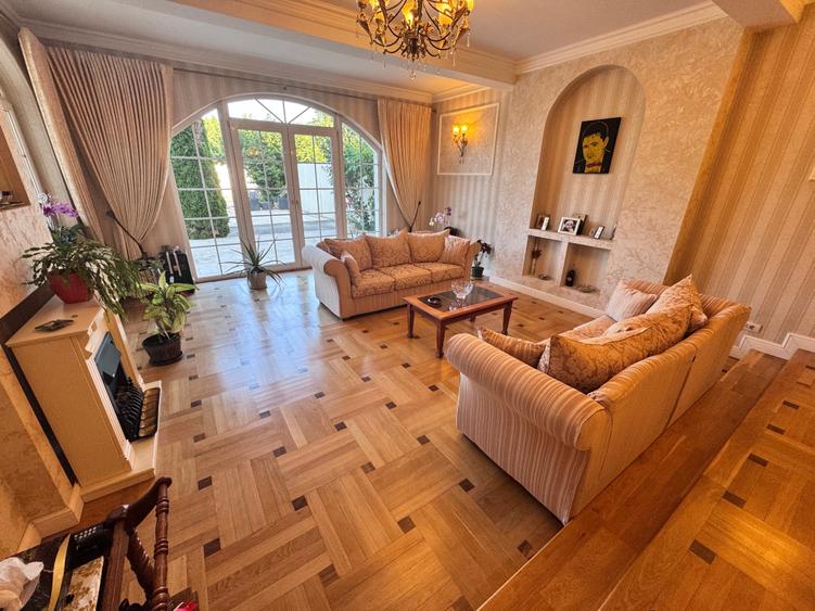 Casa deosebita sector 4 P+1+M. 6 cam.Util 418mp. Teren 1638mp - 21