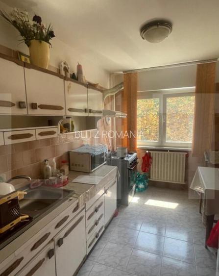 Apartament cu 3 camere, 73 mp + balcon, etaj 3/4, Doamna Ghi
