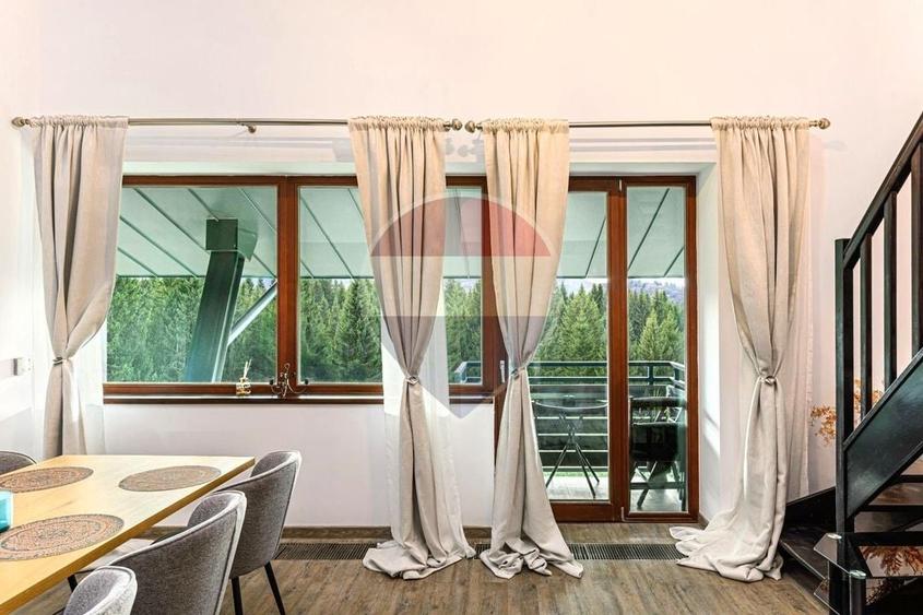 Apartament cu 6 camere semidecomandat, mobilat în Poiana Brașov