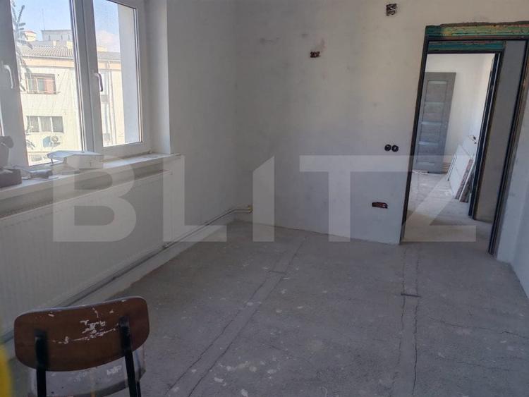 Apartament de vanzare, cu 4 camere, 85 mp, zona centrala - 8