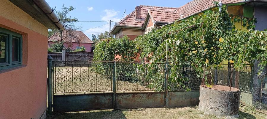 Casă cu 3 camere în Acățari