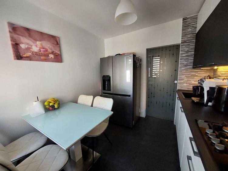 Vand apartament 3 camere decomandat Sup. 75mp - 3