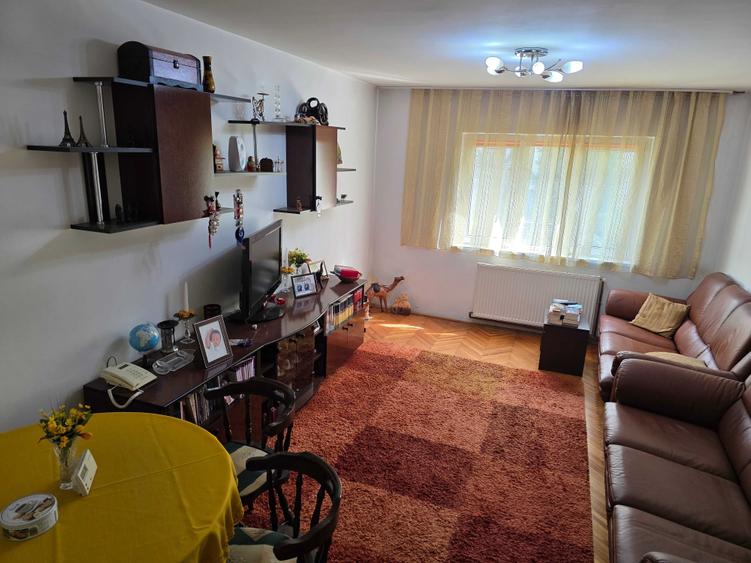 Apartament cu 3 camere decomandat în Ultracentral