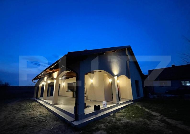 EXCLUSIVITATE Casa moderna cu teren generos, aproape de p? - 1