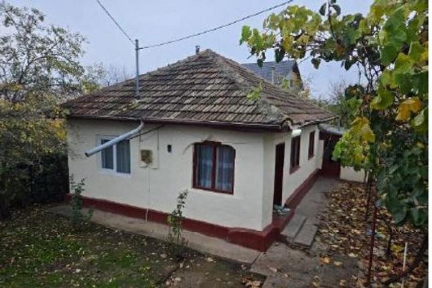 Cota de 1/2 din casa si teren, Loc Urziceni, Jud Ialomita - 1