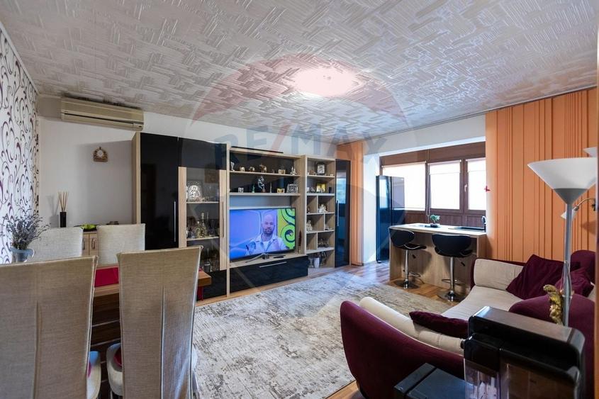 Apartament de vanzare cu 4 camere decomandat, Aleea Ghioceilor - 1