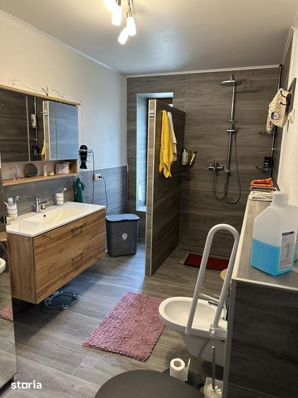 Casă cu 5 camere cu Teren 1430 Mp în Gurghiu