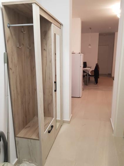 Inchiriez apartament 3 camere - 4