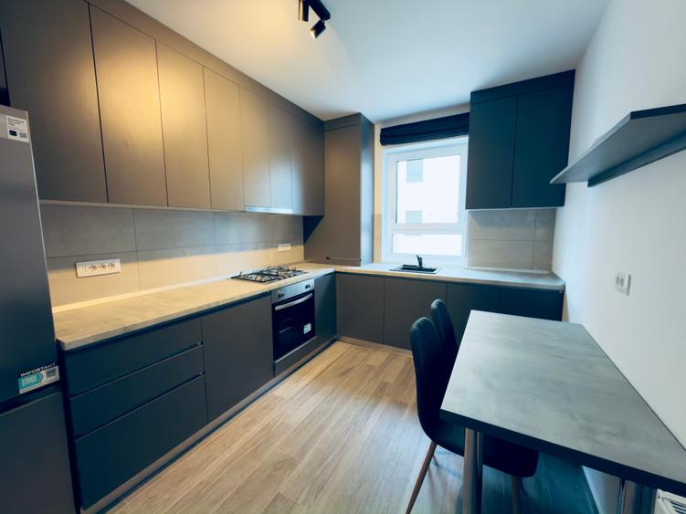Apartament cu 3 camere la prima închiriere în zona Tractorul la et 7/10 - 4