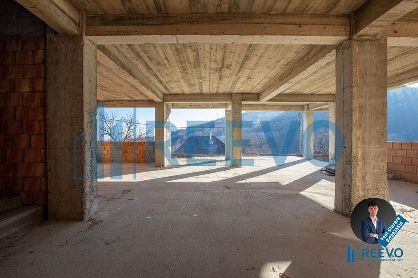 Pensiune/Vilă la roșu P+E+M în Sărata - 13