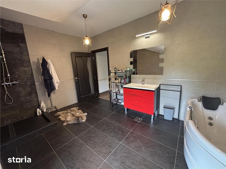 Casă cu 4 camere cu Teren 600 Mp în Central