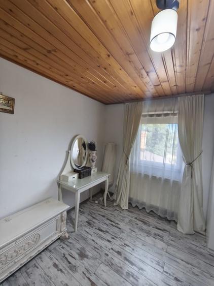 Casă individuală cu 5 camere cu Canalizare în Central