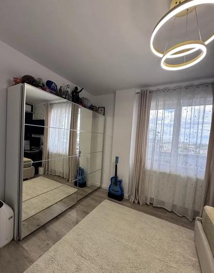 Apartament cu 3 camere semidecomandat, mobilat în Dâmbul Rotund