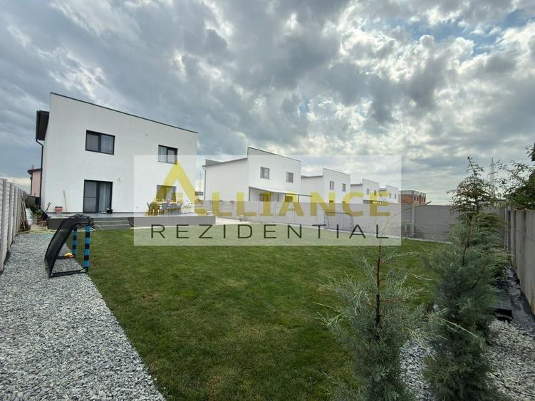 Casă individuală cu 4 camere decomandat cu Canalizare în Berceni