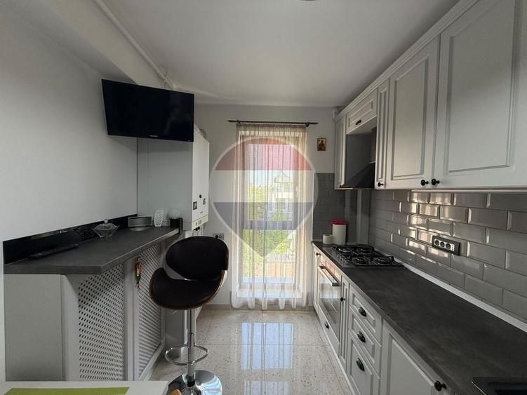 Apartament cu 4 camere decomandat, mobilat în Titan
