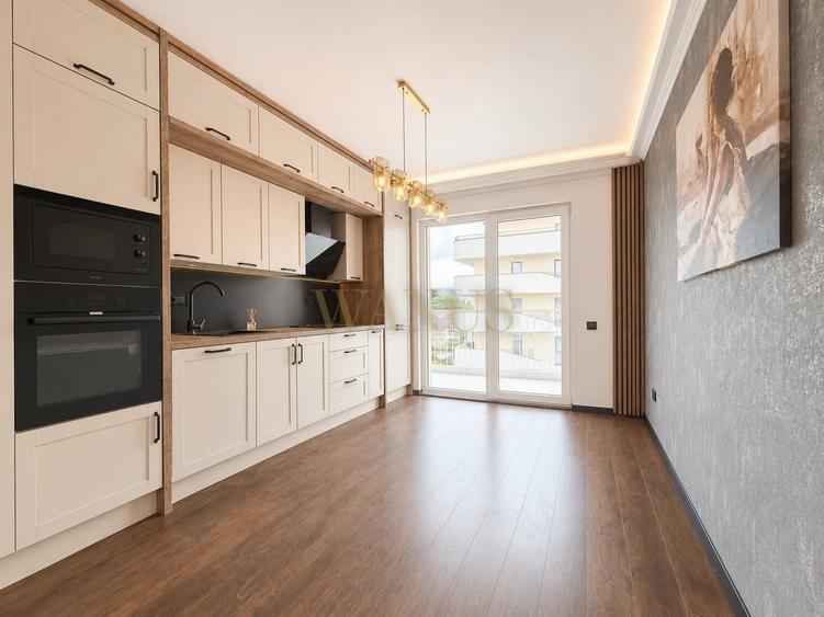 Apartament cu 3 camere semidecomandat în Florești