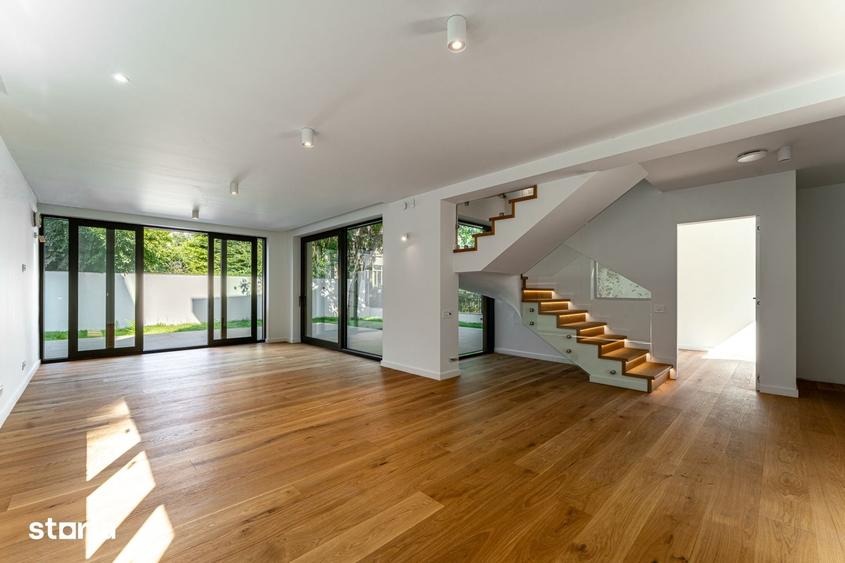 Casă cu 6 camere cu Teren 432 Mp în Băneasa