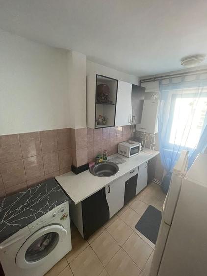 Apartament cu 2 camere nedecomandat, mobilat în Tomis Nord