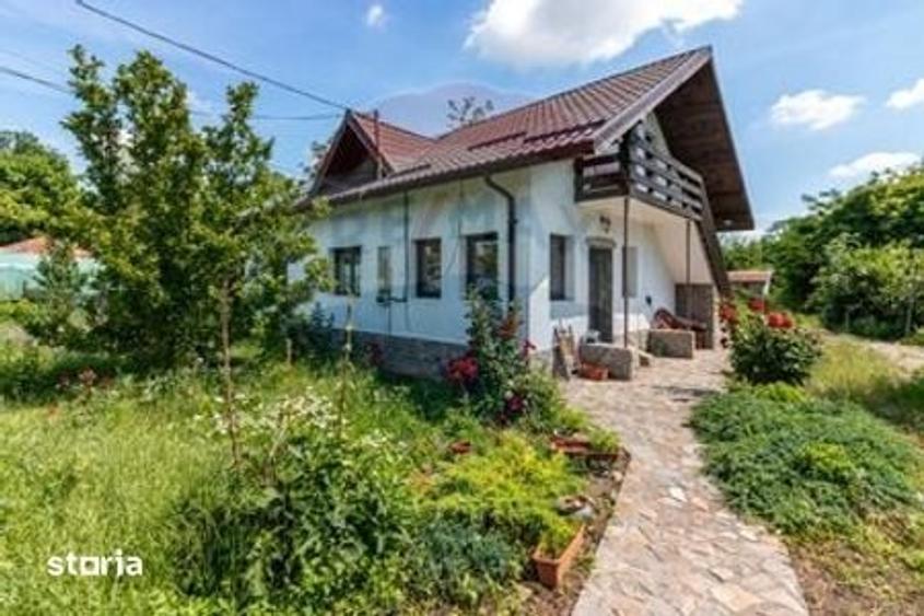 Casă cu 4 camere cu Teren 4435 Mp în Central
