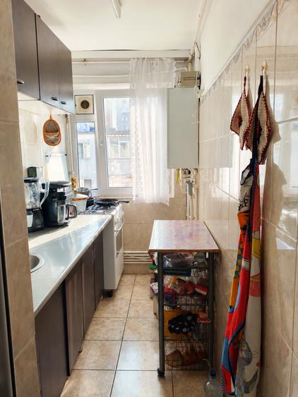 Apartament cu 3 camere semidecomandat în Casa de Cultură