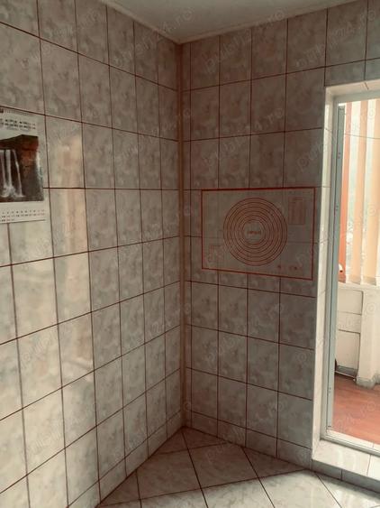 Apartament cu 3 camere semidecomandat în Nord