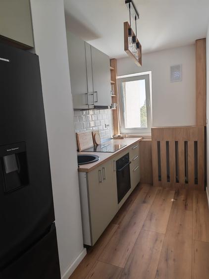 Apartament cu 3 camere semidecomandat în Drumul Taberei