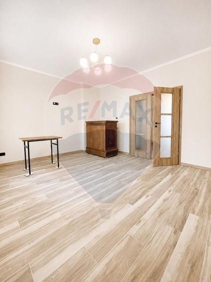 Apartament cu 3 camere decomandat în Calea Călărașilor