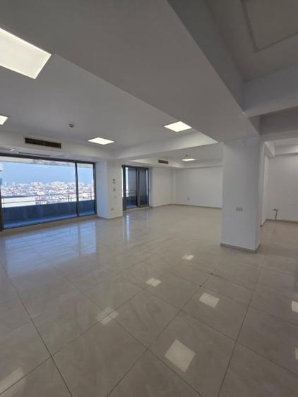 Birou, de 391.45001220703 mp, în Delfinariu