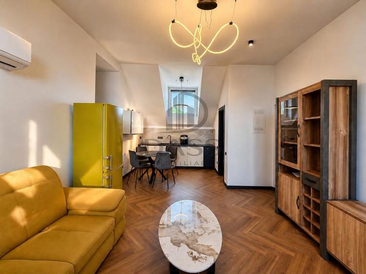 Apartament cu 3 camere semidecomandat, mobilat în Turnișor