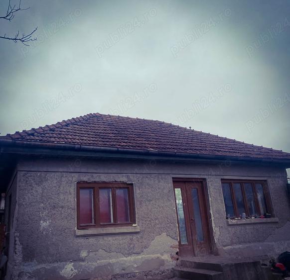 Casa de vanzare in centrul comunei - 2