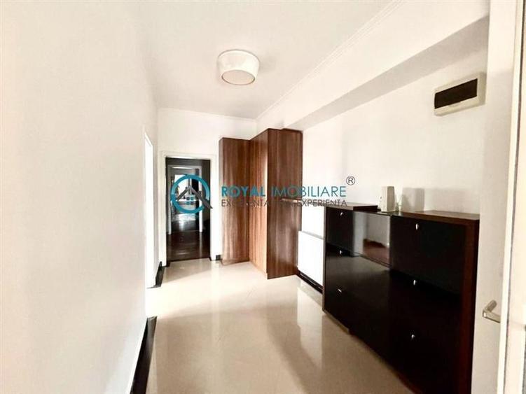 Royal Imobiliare - Vanzare apartament 3 camere zona 9 Mai - 7