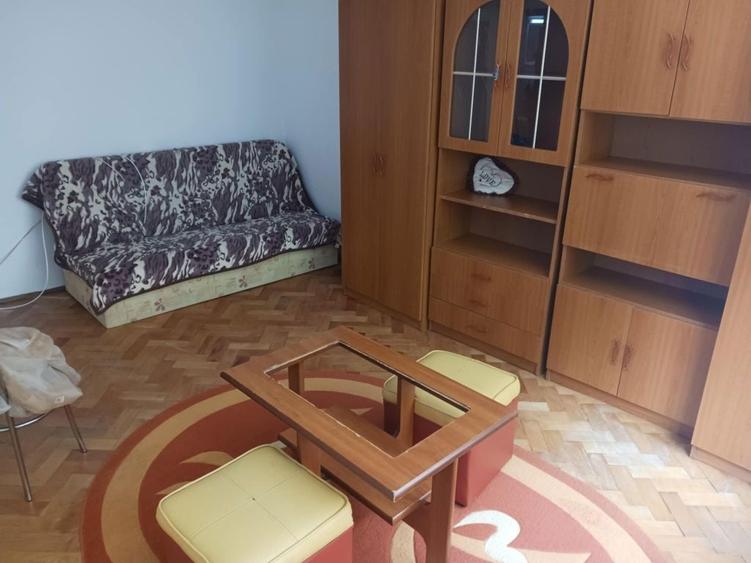 Apartment 2 camere decomandat, etaj 1 , de inchiriat - 4