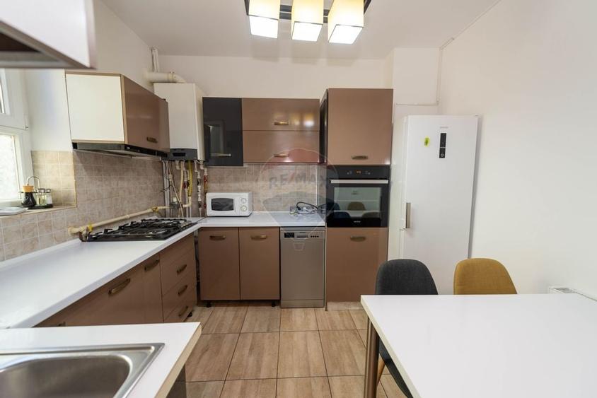 Casa / Vila cu 3 camere de inchiriat strada Pargarilor Stefan cel Mare - 16