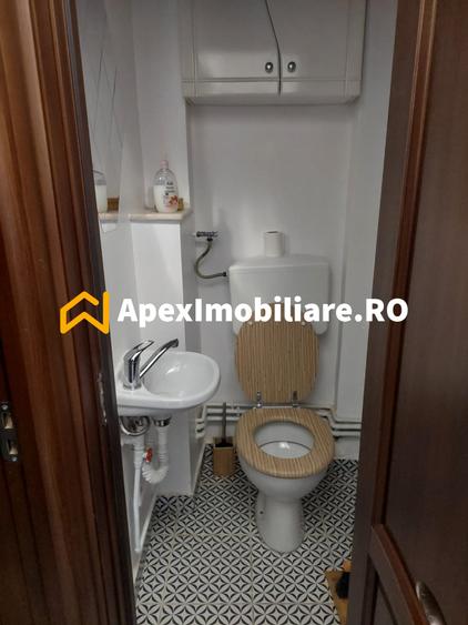 Apartament cu 3 camere semidecomandat, mobilat în Eminescu