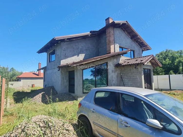 Vand casa nou in cazasu la soseaua principala Vand casa nou in cazasu la soseaua principala
