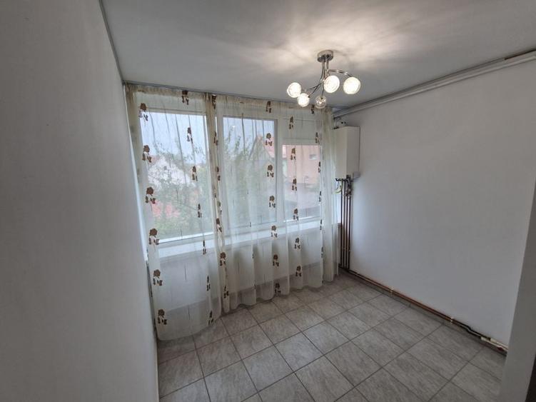 REZERVAT! Garsoniera cu centrala si baie proprie, zona Astra - 3