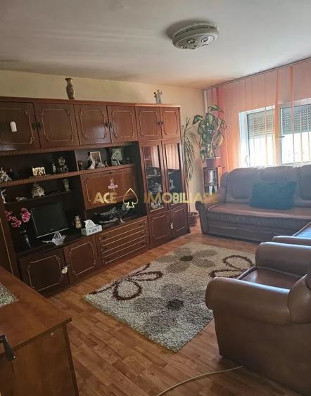 Apartament cu 3 camere decomandat, mobilat în Chitila